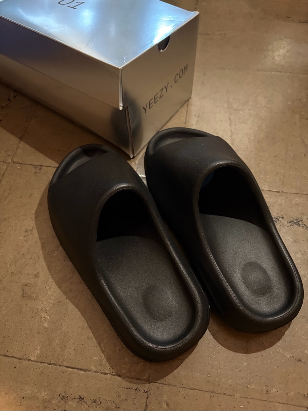 Yeezy Foam Slide in Black